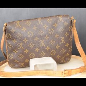 Louis Vuitton Shoulder bag